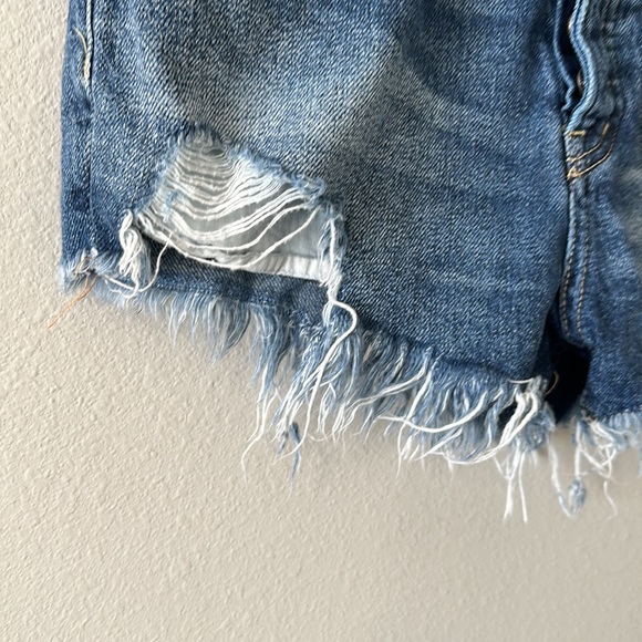 We The Free High Waisted Distressed Jean Shorts Size 27 - Picture 5 of 15